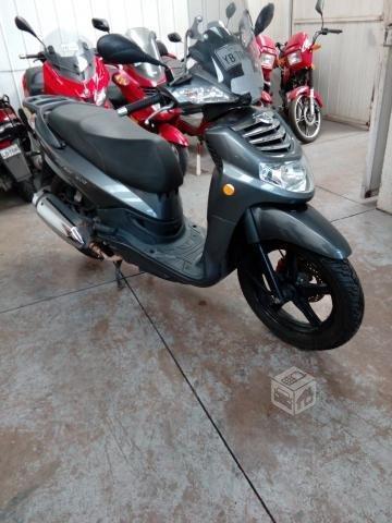 moto scooter sym 200 hd I