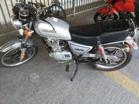 Moto Suzuki GN 125