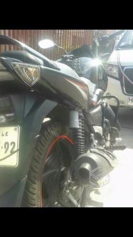 Moto suzuki gs150r año 2015