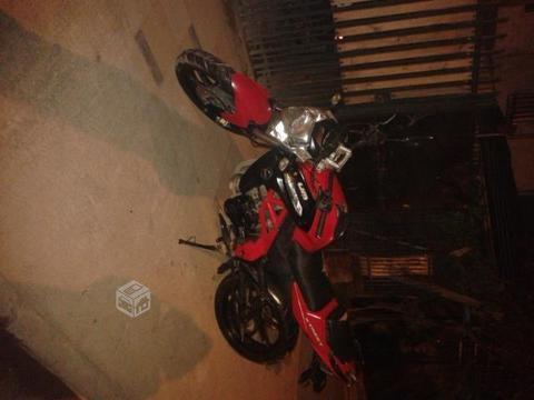 Moto um xtreet 200cc