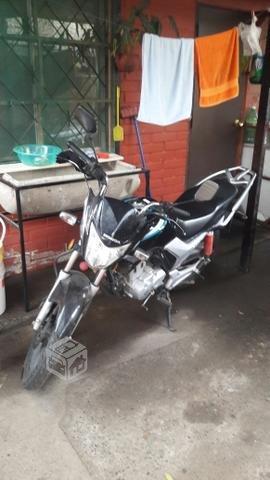 Moto honda new strom 125 año 2015