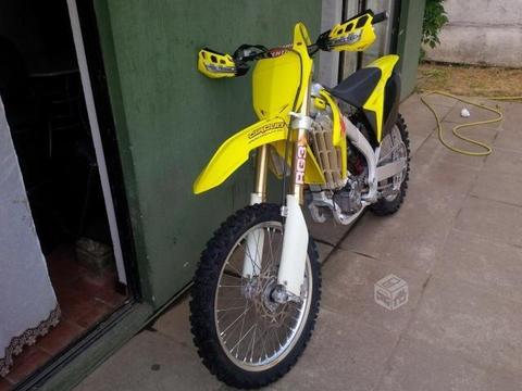 Moto Suzuki rmz