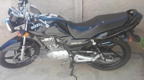 Moto suzuki 2015