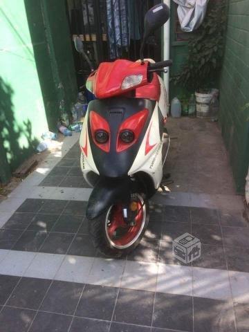 Scooter Motorrad Apuro