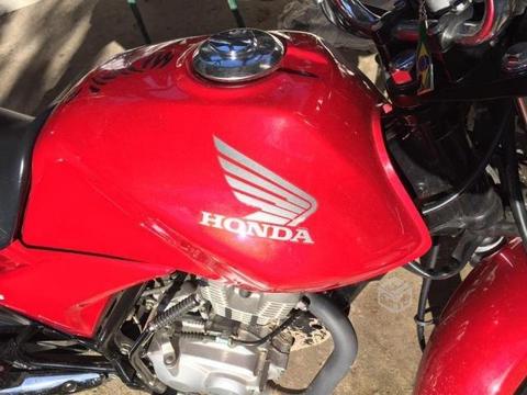 Moto honda gl 150 cc color roja año 2015