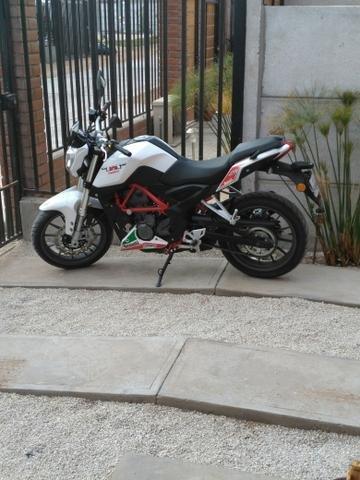 Moto benelli tnt 250 cc