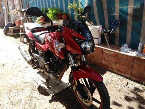 Pulsar 220 s permuto por r15