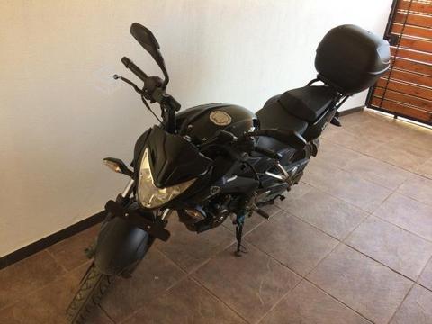 Moto bajaj pulsar 200ns