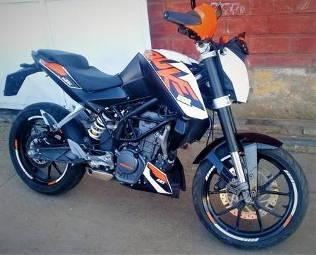 KTM Duke 200 ABS - año 2014 - 570km