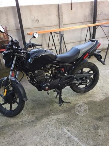 Moto honda invicta