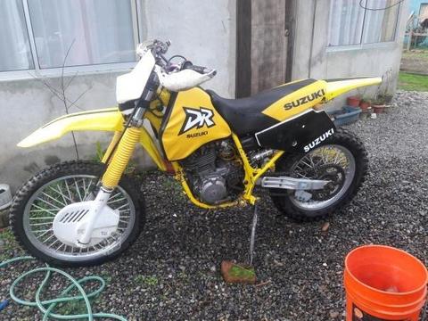 moto suzuki DR 250