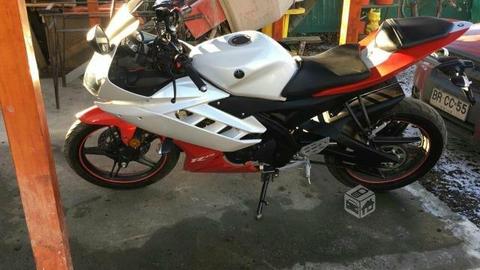 Moto Yamaha R15