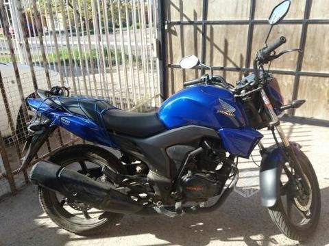 Moto honda invicta 2015