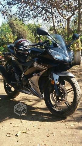 Yamaha r15