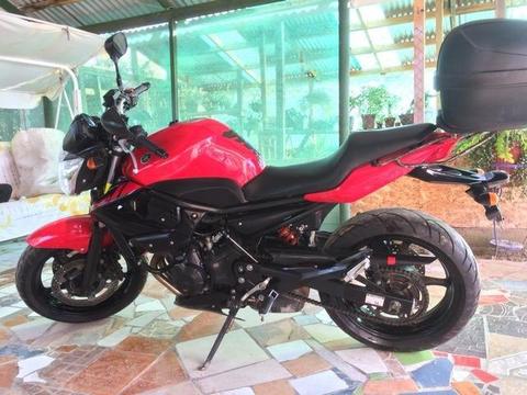 Moto Yamaha Xj6N
