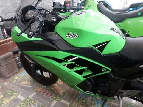 Kawasaki ninja 300 abs