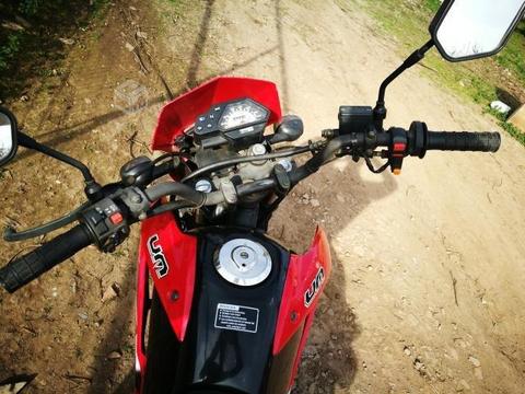 Moto Um dsr 200cc, oportunidad