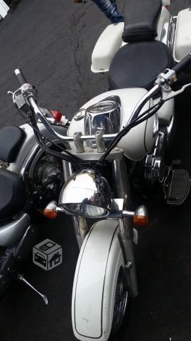 Moto Suzuki Intruder Classic