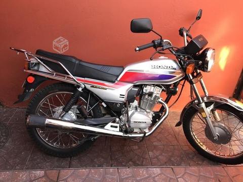 Moto en excelente estado