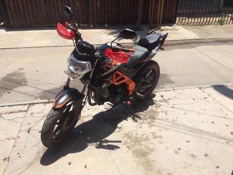 Moto UM Xtreet 230 cc