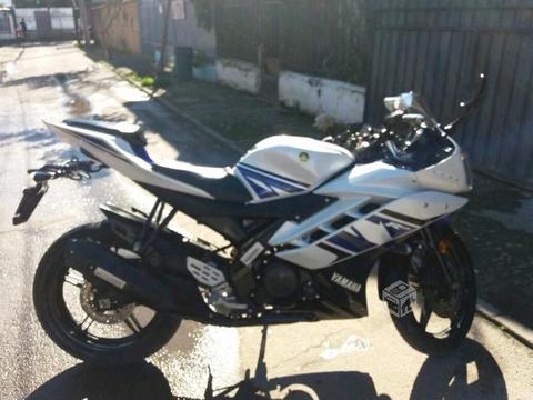 moto yamaha r15