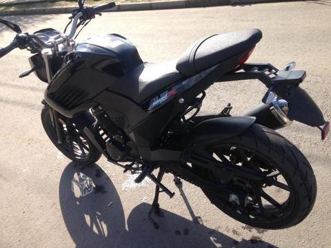 Motorrad Naked R 250 como nueva