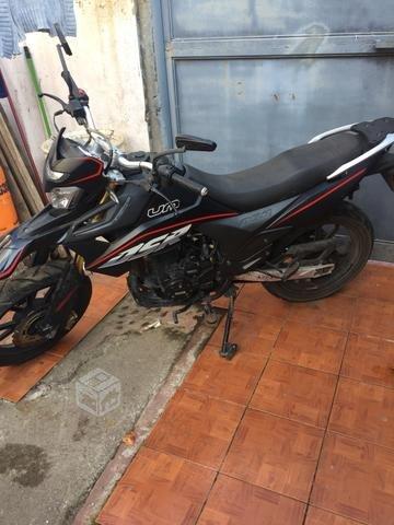 Moto UM supersport