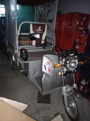 Trimoto de carga eléctrica