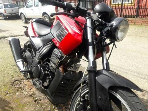 Motorrad Naked 250