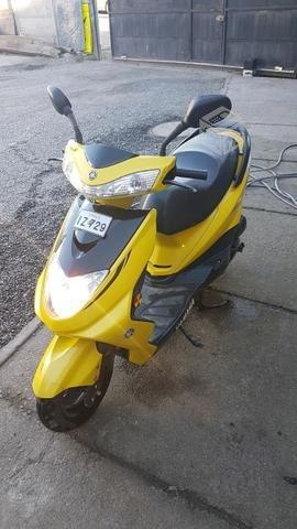 Moto scooter yamaha 2013