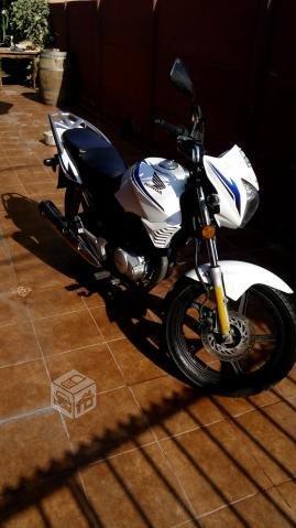 Moto Honda Storm 2014