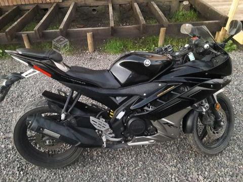 moto R15 yzf color negro