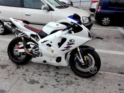 Yamaha R1 YZF