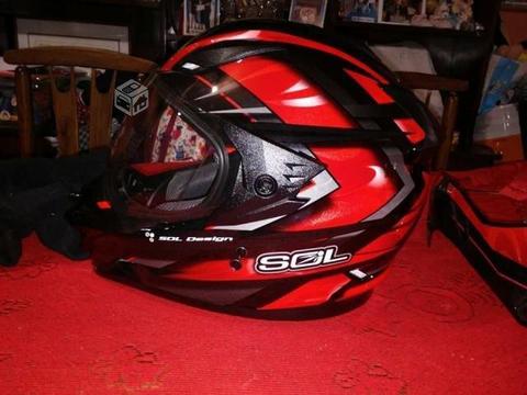 Aprilia STX 150cc 2017 con casco