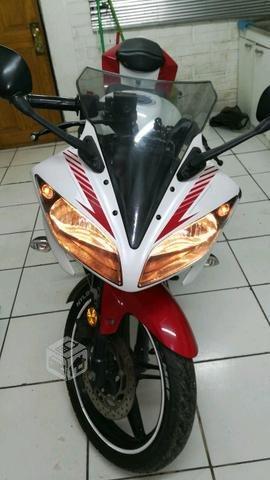 Yamaha r15