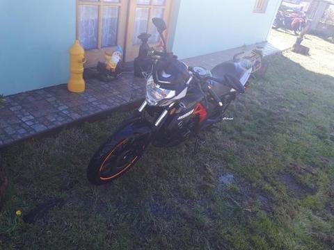 Moto Xtreet 180r