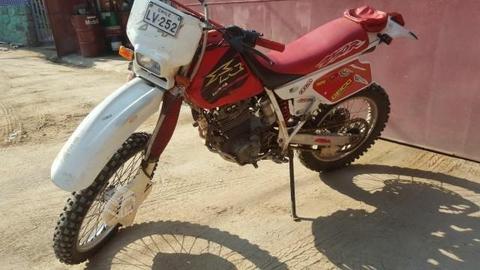 Moto xr 250 año 95 conversable