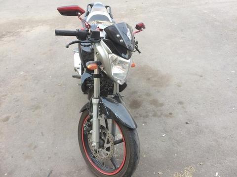 Motorrad naked200