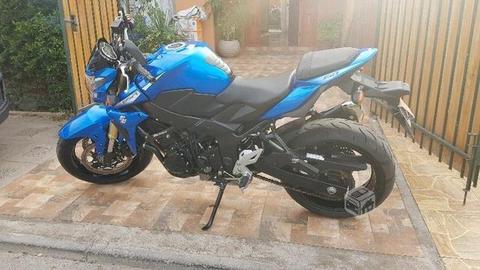 Moto Suzuki