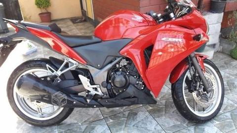 Moto honda cbr 250r