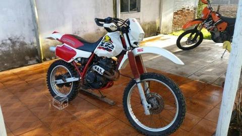 XR 250 (japonesa, motor rojo)