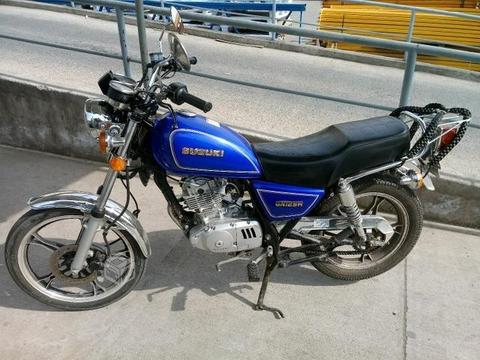 Moto Suzuki GN125