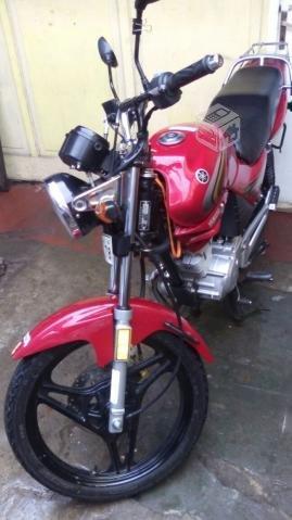 Moto Yamaha YRB Roja