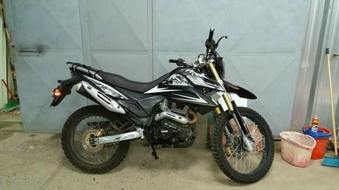 Moto UM dsr 230 cc