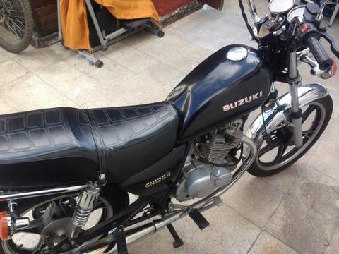 Moto Suzuki GN125H
