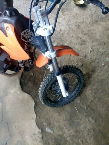 Busco: Llanta delantera Aro 14 de pitbike