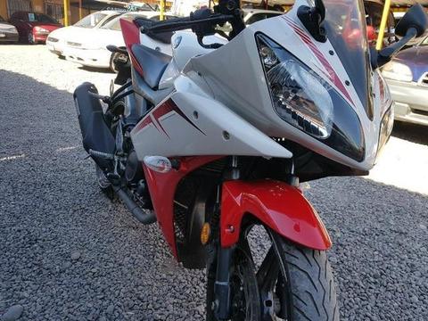 Yamaha r15 2013 homologada transferible buen