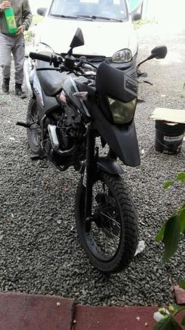 Moto negra de 200cc