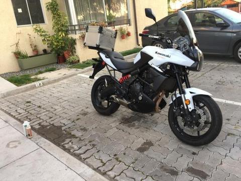 Kawasaki versys 650 cc año 2014 color blanca moto
