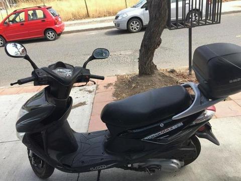 moto scooter UM